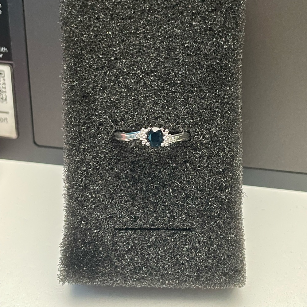 Size7 10k WG w Dark Blue stone